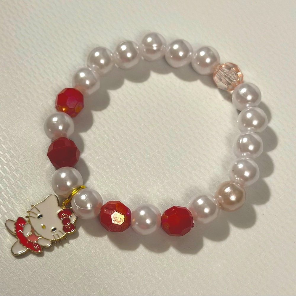 White white pearl hello kitty charm bracelet